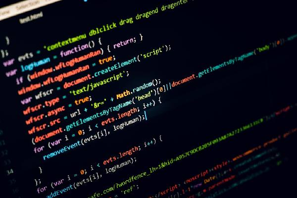 唇语解读维尼修斯不满：每个人都带球却不传球，最后我还挨嘘