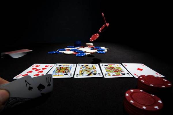 拜仁营养师：全队通常每天进行两次共餐，比赛日时会翻倍