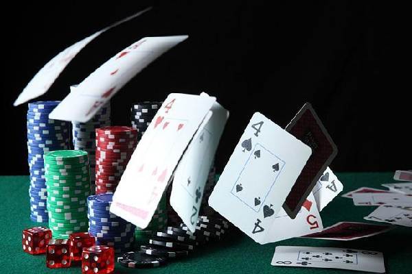 莱斯特城2-1西布朗，法塔武、乔丹-阿尤建功